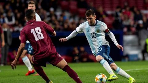 Venezuela sorprende y derrota a Argentina en el regreso de Messi