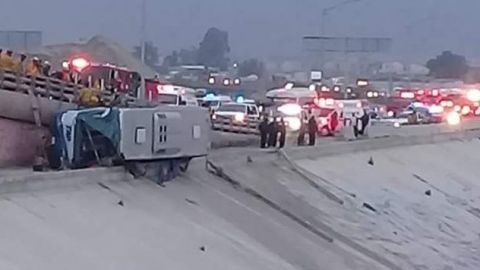 Volcadura de autobús en Tijuana deja dos muertos