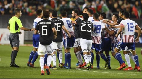 Miguel Layún se disculpa por bronca contra Paraguay