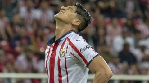 Alan Pulido será baja de Chivas para el partido ante Pumas