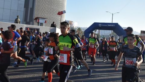 Celebran carrera del Día del Policía