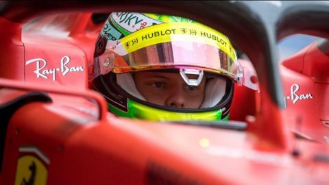 Mick Schumacher conduce por primera vez un Ferrari