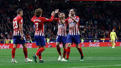 Atlético vence 2-0 a Girona y sigue al acecho de Barcelona