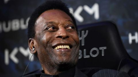 Pelé es hospitalizado en París