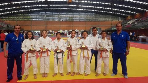 Regresan Judokas con decena de medallas de Nacional Infantil
