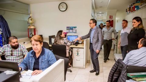 Alcalde suplente de Tijuana saluda a empleados