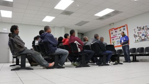 Infractores del EMI participan en pláticas contra adicciones