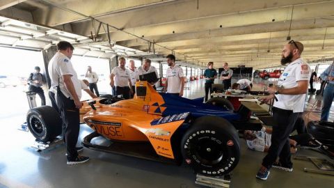 Alonso ya rodó con su nuevo Indycar