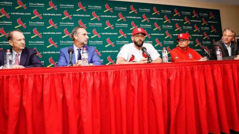 Cardenales otorgan extensión a Matt Carpenter