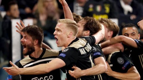 El Ajax hace historia y accede a semifinales 22 años después