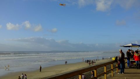 Presente marea roja en Playas de Tijuana