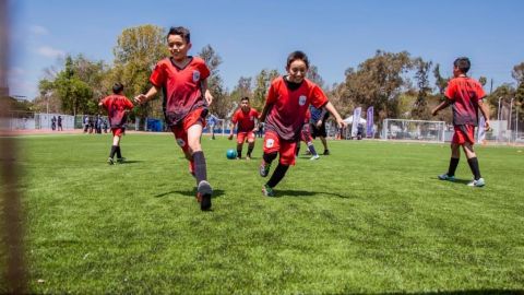 Inauguran campo de fútbol del CREA