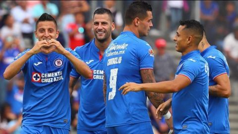 Cruz Azul golea a Lobos y sella su pase a la Liguilla