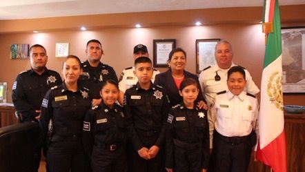 Policía municipal fomenta valores cívicos en niños Tecatenses