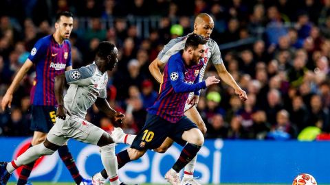 Messi, con un doblete, y Luis Suarez acercan al Barcelona a Madrid
