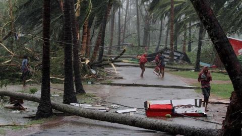 Ciclón Fani se debilita tras dejar tres muertos y decenas de heridos en India