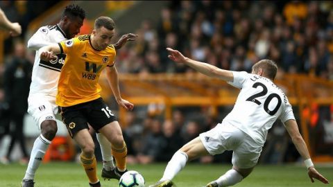 El Wolverhampton de Jiménez vence al Fulham en Liga Premier