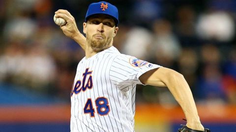 DeGrom sale del bache y Mets derrotan a Marlins