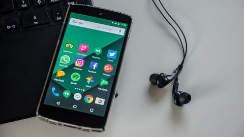Ventas de teléfonos inteligentes disminuyeron, dice sitio web