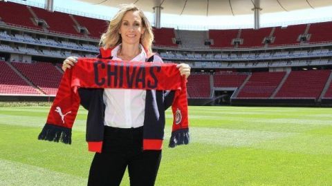 Nelly Simón no pudo negarse a Chivas