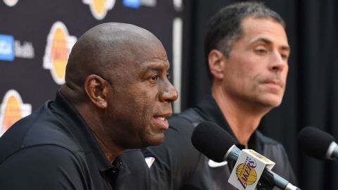 Magic: Pelinka, GM de Lakers, me estaba 'apuñalando por la espalda'