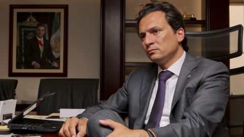 Emilio Lozoya, exdirector general de Pemex, inhabilitado por la SFP