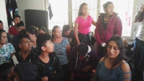 Traficantes de personas abandonan a 50 guatemaltecos en un camión