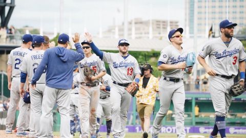 Dodgers barren a Piratas detrás de eficaz ataque