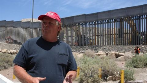 Estadounidense construye su propio muro en la frontera Ciudad Juárez-El Paso