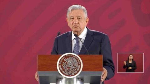 AMLO prohíbe usar su nombre o del gobierno para hacer "influyentismo"