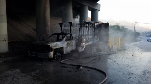 Incendio de vehículo bajo puente de Tijuana