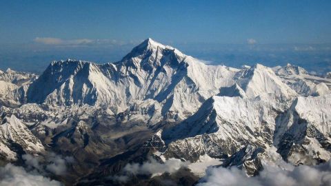 Nepal conmemora entre polémica el 1er ascenso al Everest