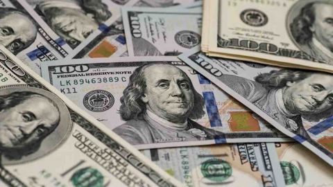 Sube dólar a $20.05 a la venta en bancos