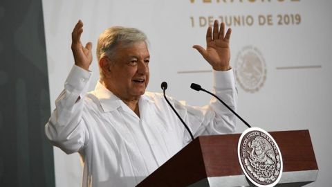 "En la vida hay que ser feliz", dice AMLO respecto a memes