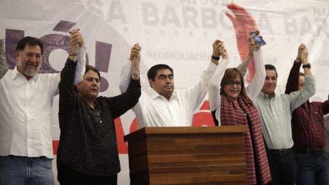 Al grito de "¡es un honor, Barbosa gobernador!", morenistas festejan