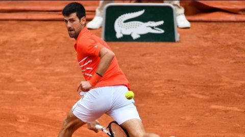 Djokovic clasifica a los cuartos de final de Roland Garros