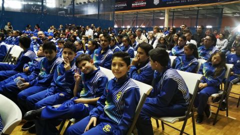 Abanderan deportistas rumbo a Juegos Deportivos Escolares