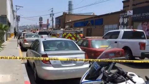 Cae estructura en supermercado de Tijuana; un lesionado