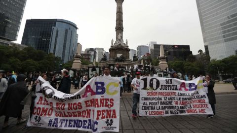 AMLO recibe en Palacio Nacional a padres de víctimas de la Guardería