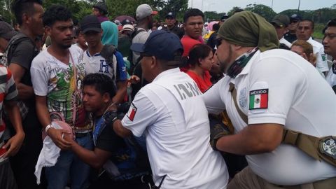 Detienen a 25 migrantes centroamericanos que viajaban en "La Bestia"