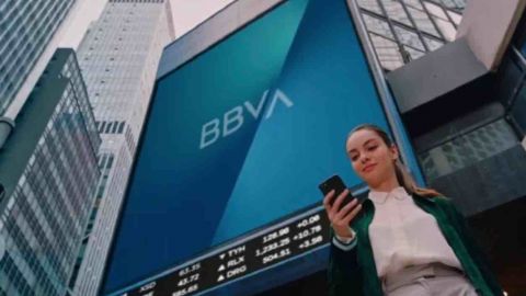 Estrena BBVA nueva imagen, oficializa adiós a Bancomer en México