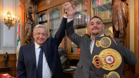 AMLO pide a Andy Ruiz Jr. sea embajador de México en Estados Unidos