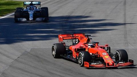Hakkinen: Vettel conduce "absolutamente al límite" por las falencias de Ferrari