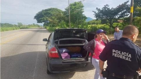 Detienen a presunta cónsul de Nicaragua con 3 migrantes cubanos