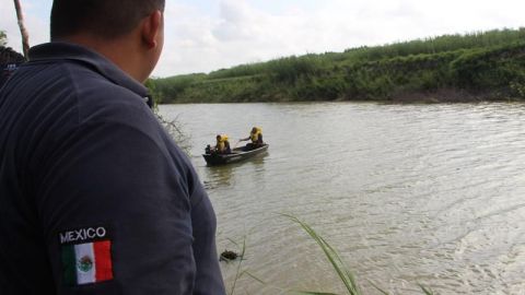 No hay río peligroso para los desesperados migrantes si "Diosito" les protege