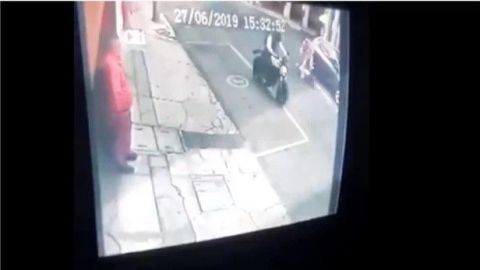 Captan en video asalto a mujer
