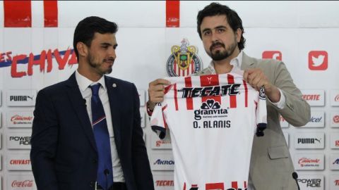 Amaury busca tener mejor trato con los jugadores en Chivas: Alanís