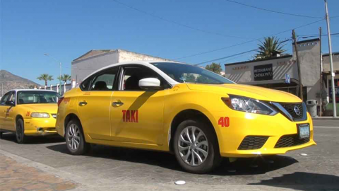 Otorgan 16 concesiones a taxistas de Tecate