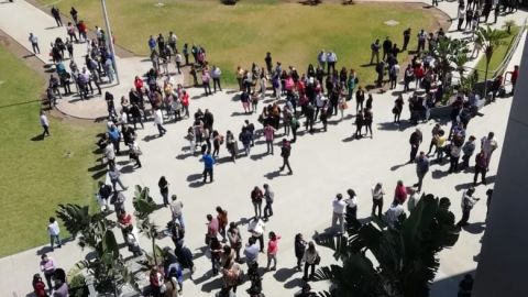 Evacuan  palacio municipal de Ensenada