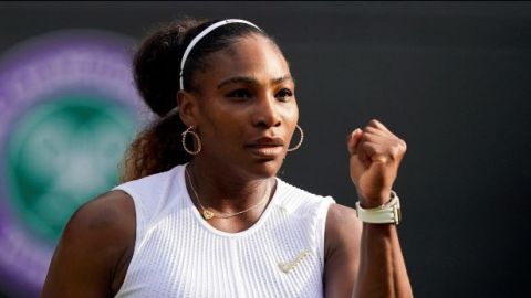 Federer y Serena avanzan en Wimbledon; Kerber, fuera